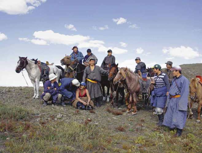 Шел прохожий, на прохожего похожий